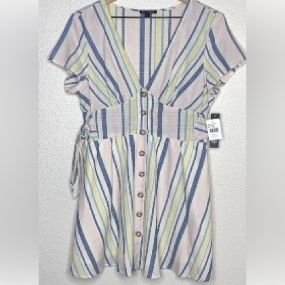 Cute beach vibes dress! Slightly worn.